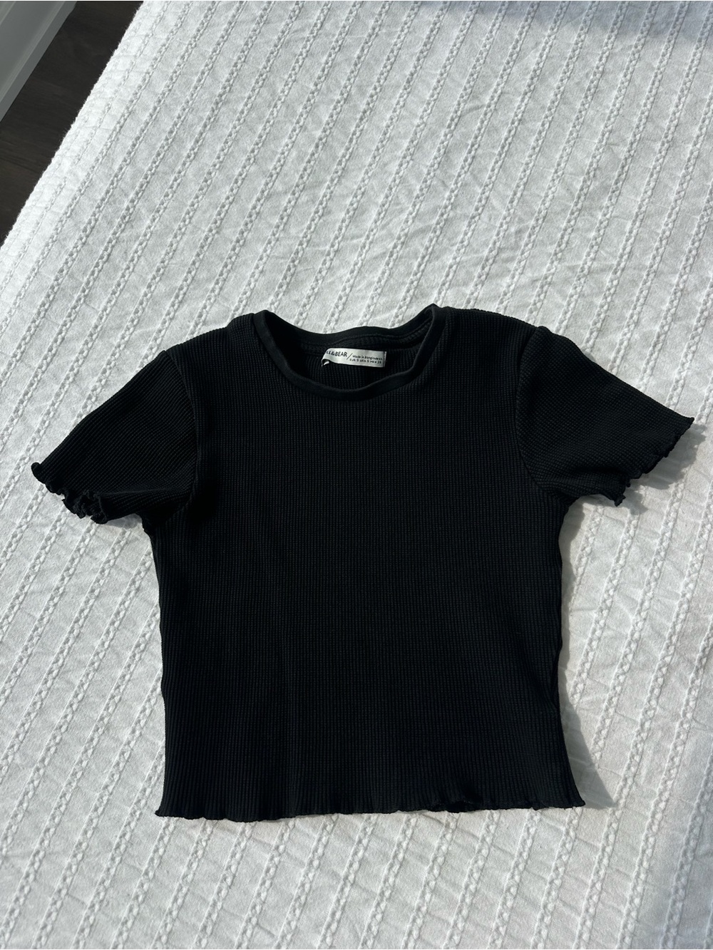 Black Ribbed Lettuce-Edge Cropped T Shirt